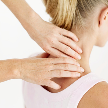 Ursachen von Nackenschmerzen - die häufigste Fehlhaltung: Der vorgestreckte und in den Nacken gelegte Kopf